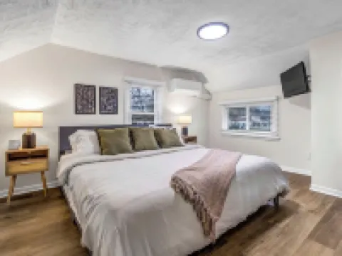 New! Renovated 1BR w/ King: Modern Comfort Ξενοδοχεία στην πόλη Berea