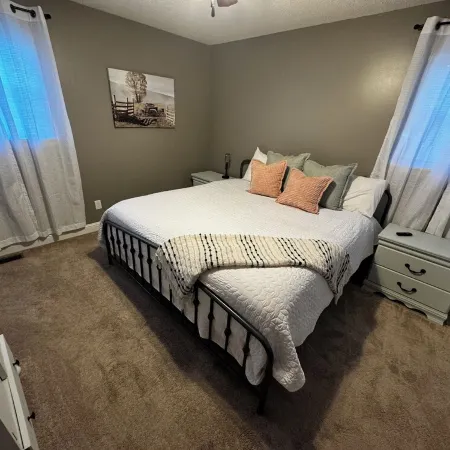 3-bedroom w/pool and all the comforts of home in Muscle Shoals-recording capital