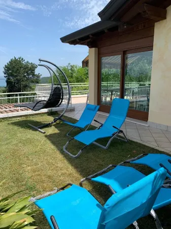 Villa with wonderful lake Garda view, garden and swimming pool Отели рядом с достопримечательностью «South Garda Karting»