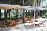 Farmhouse with pool, near Nimes, for 10 people, ideal family gathering.