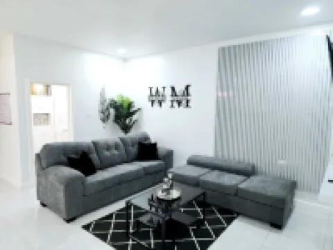 Spacious, modern 2-bedroom apartment, Westend Negril with AC, WiFi, W/Heater