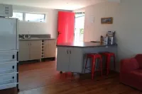 Whangamata Bach - handy to beach and shops Hotels in Whangamata