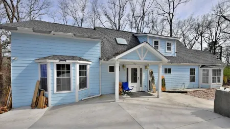 Lake house on Lake Lanier Отели рядом с достопримечательностью «Бивер Айленд»