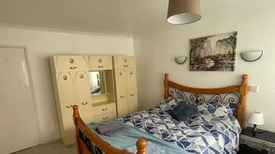 Super deluxe 3 bedrooms apartment in this popular area of Stanley