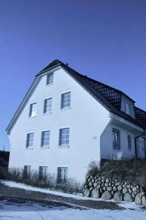 Exclusive vacation apartment in a spectacular,quiet dune location near the sea