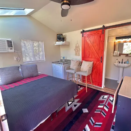 Cozy and Quiet Tiny House Cottage with Skylight 2 Minutes from Main Street