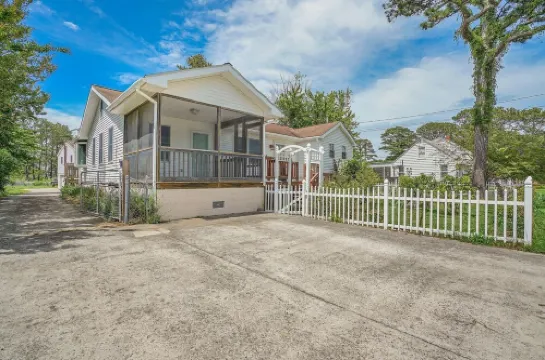Chincoteague Island Creekside Cottage