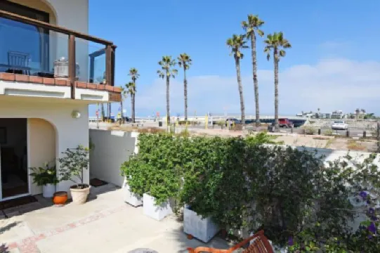 Beautiful 1bd on the Beach in Lovely Playa del Rey Hotels near Playa Del Rey Beach