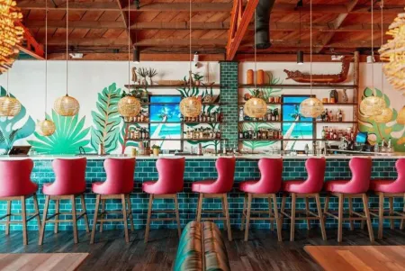 Chic Bay Home~2 Full Baths~Walk to GaylordResort~Mins to San Diego Zoo & Beaches Отели в г. Чула-Виста