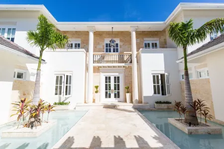 Luxury Villa with Private Pool, Cook,Maid & Golf Cart in Exclusive Punta Cana