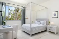 Luxury Villa - 4 Bedroom Waterfront Property