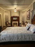 French Quarters Hotel dekat Jesse James Home Museum
