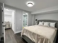 Charming 1-bedroom apartment in enchanting Mississauga with AC, WiFi Hotels near Clarkson Station