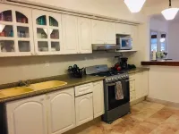 House buganvilias in hotel zone Cancún, with pool