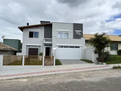 Unmissable house with pool!