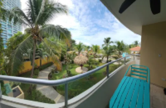 Encanto en Playa Serena - Gorgeous 2BR apt on Panama's black sand beach & pool