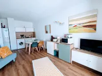 Air-conditioned T3 with pool and sea view