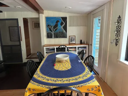 Secluded Cottage, West Tisbury, Lambert's Cove Beach Access