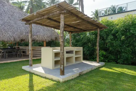 Ayanna Beach Front Heaven