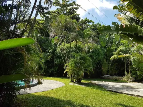 Private villa apartment with pool and within 15 minute walk to 3 beaches.