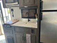 Cozy camper on a horse ranch in desirable Black Rock Cyn,Yucca Valley pool & spa