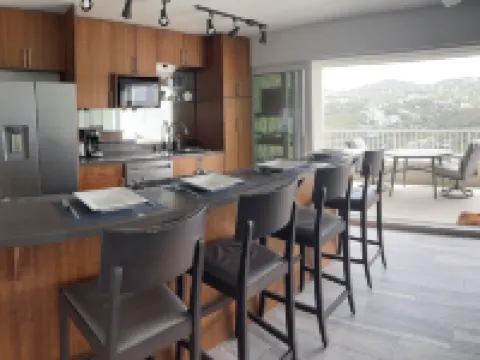 Updated 1Br/1BA - "Hillside Getaway" Hotels in Northside
