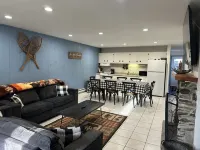 Family friendly townhouse minutes from Hunter Mountain! Hotels in Hunter