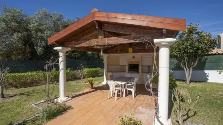 Amora Classic Villa 5 mins walk from center of vilamoura