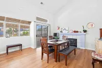 Stylish Home w Full Kitchen Garage Backyard Hotels in Baldwin Park
