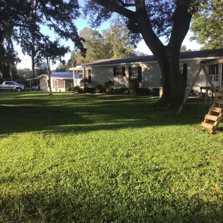Nice quiet lakefront home with great fishing !