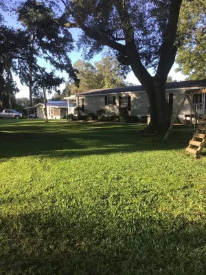 Nice quiet lakefront home with great fishing !