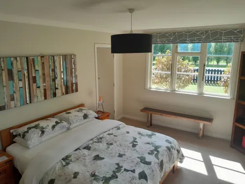 NewYorkNewYork: Fast Fibre, Sky&Smart TV, all Linen and Cleaning Fee included.