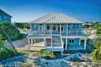 Sleeps 16! Across from beach! POOL! Close to downtown! Downstairs apartment!