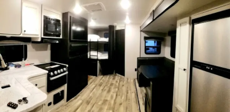 The Magnolia House RV 2022 Riverfront Sleeps 5