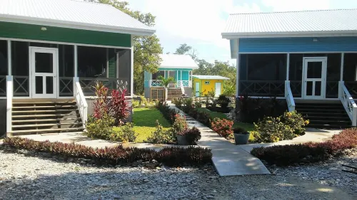 The Dolphin House - A Serenity Beach Cottage Hotels in Utila