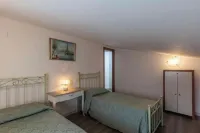 Valentinà house complete house near the sea Hotels in Carrara