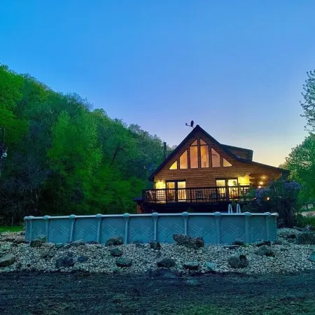 Boulder Run Log Cabin w/ Hot Tub and Pool