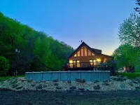Boulder Run Log Cabin w/ Hot Tub and Pool