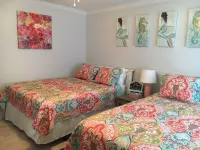 Unit 404. 4th floor gulf views! 2 beach chairs and umbrella included! Hotels near Destin-Fort Walton Beach Convention Center