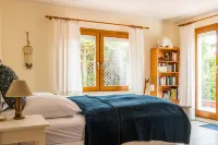 Ferienhaus Ankerherz - The house by the sea, 50 m to the beach and 800 square meter garden Hotels in Wustrow