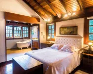 Casa Completa com Piscina em Condomínio Fechado, Área de Lazer e Muita Natureza