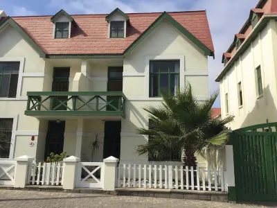 Family Cottage in Centre of Town and Close to the Sea Hotel di 