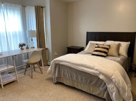 BEAUTIFUL 3BDRM HOME in heart of the PoconoMTNS - CLS2SkiSLOPES Отели в г. Бродхедсвилл