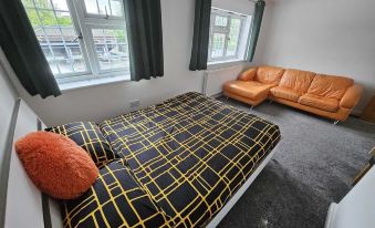 SnoozeDen Westmead – Windsor Castle & Legoland