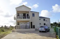 Spacious cool and breezy Apartments with a captured ocean view and the country  호텔