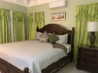 Luxor Villa.. Great location near major attractions in Ocho Rios!!