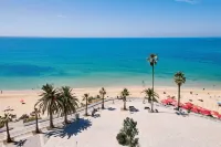 Fantastically beautiful flat directly on the sea with large balcony