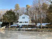 House on The Lake Is a peaceful getaway with beautful grounds with stonewalls Hotels in Windham