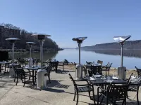 Modern 4BD/3BA w/Parking & deck & 29 min>NYC Hotels in Greenburgh