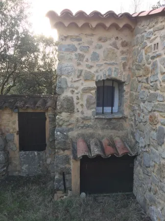 Stone bastide with swimming pool in Lorgues in the Var and a plot of 4000m2 Отели в г. Лорг